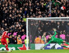 IM体育在线注册-利物浦主场大胜，晋级欧冠八强