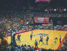 IM体育-雷霆对阵活塞，霍勒迪持续制造杀伤，诠释现代篮球的小人物智慧