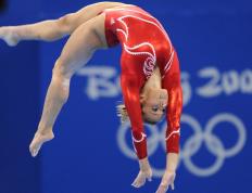 IM体育注册链接-季后赛抢七之夜，恩比德完美发挥，铸就传奇时刻