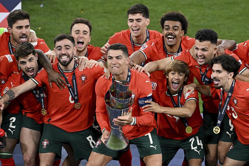 IM体育下载-巅峰翻越：葡萄牙队欧国半决赛惊艳四方奇迹