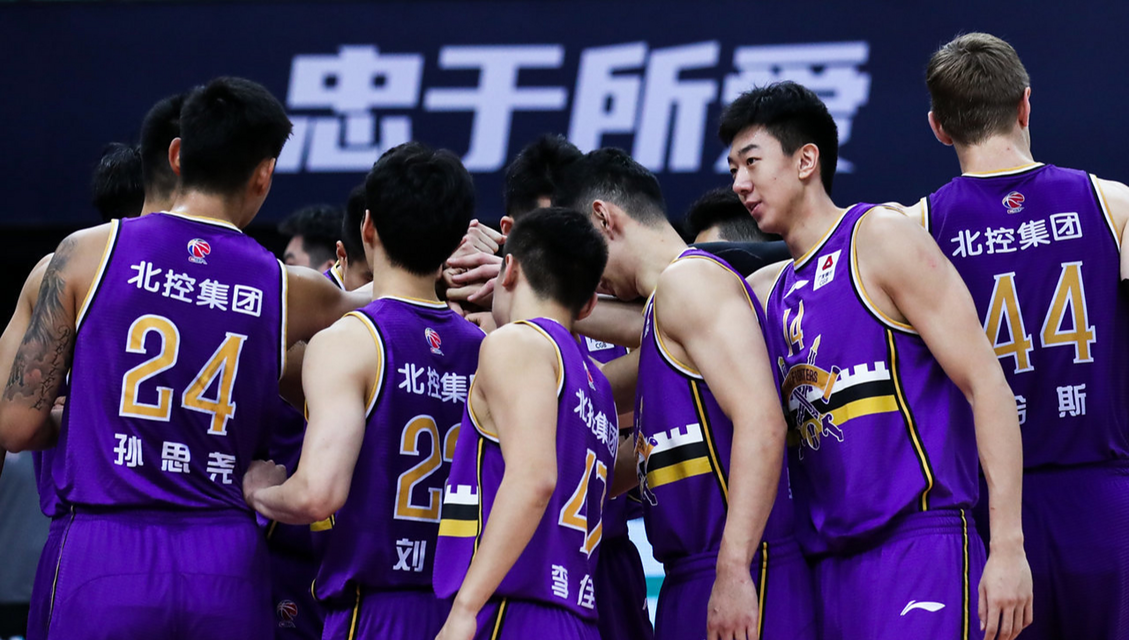 IM体育app-辽宁男篮主场告捷，雄鹿解围