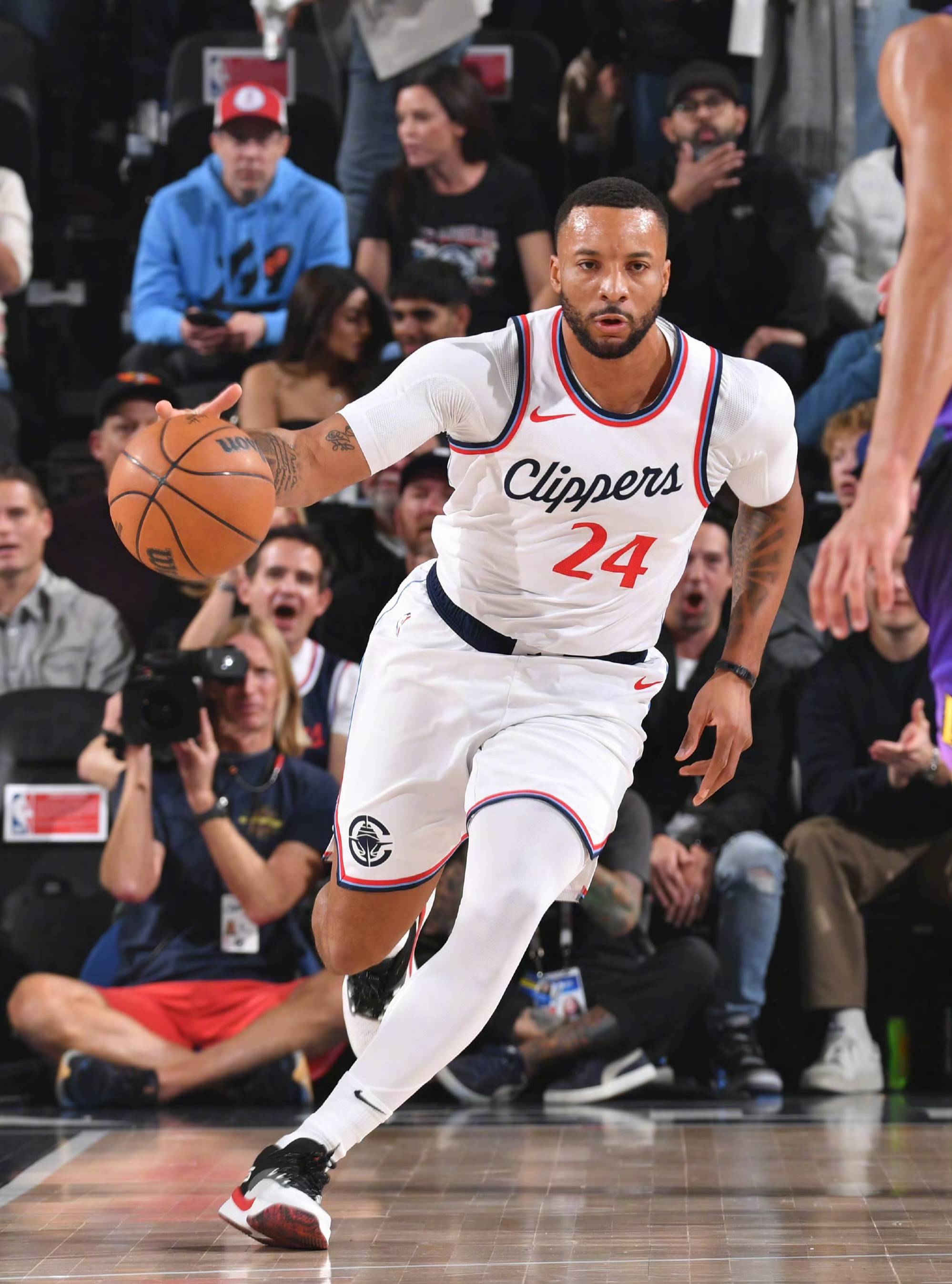 IM体育网页版登录入口-包含快船队在季后赛中表现低迷,面临困难局面的词条