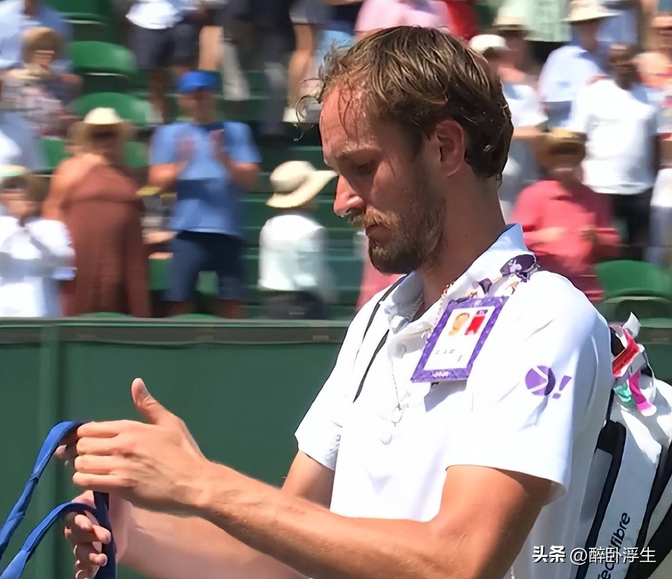 IM体育社区互动入口-温网翻盘年终总决赛，梅德韦杰夫扛起全队