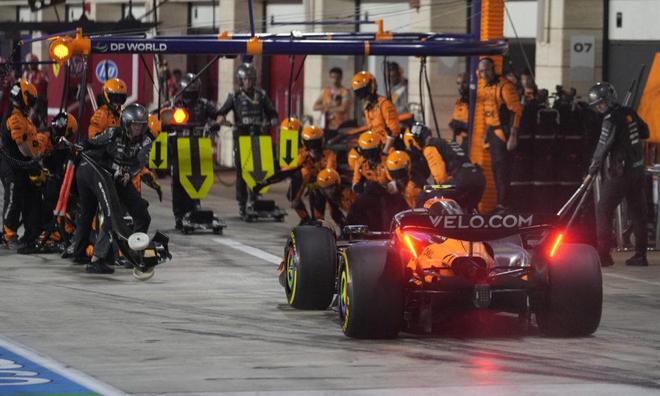 IM体育-关于迈凯伦鏖战雷诺车队，塞恩斯扛起全队的信息