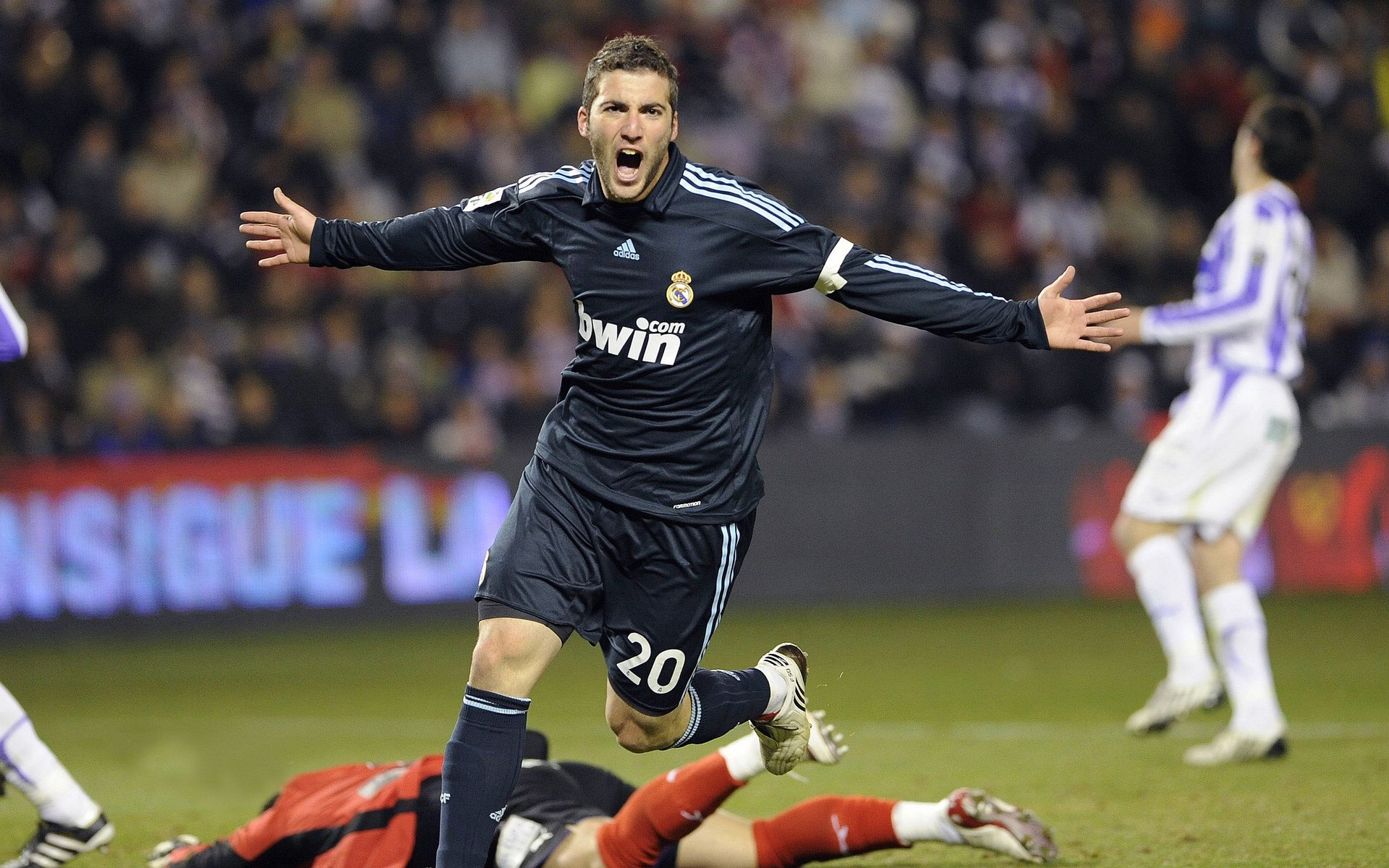 IM体育app-跨界制霸,从埃及足球到F1赛道,拉什福德如何接管新赛季揭幕战